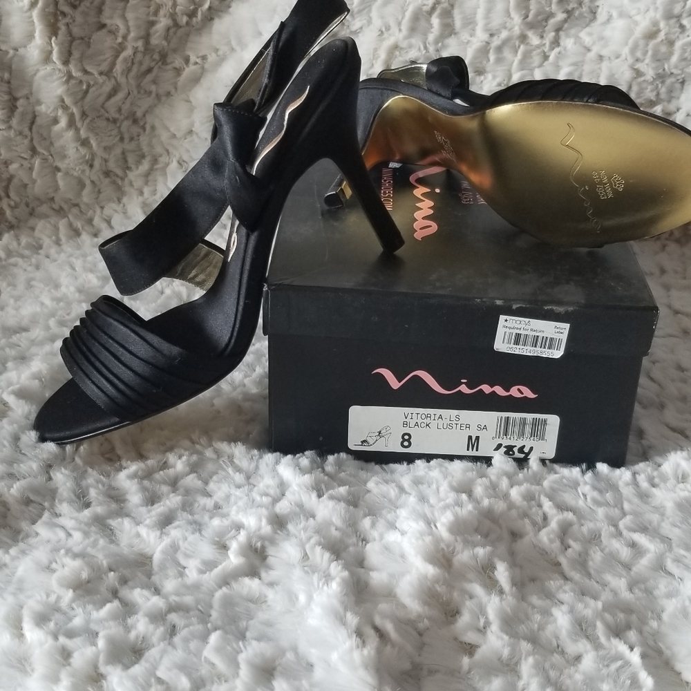 Nina Victoria size 8 heels